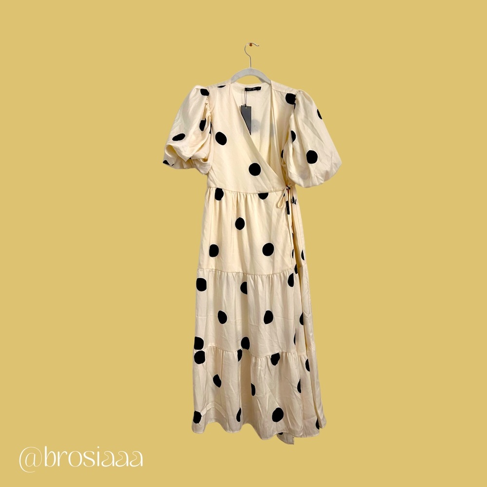 Polka dot dress, lightly worn. No damage.